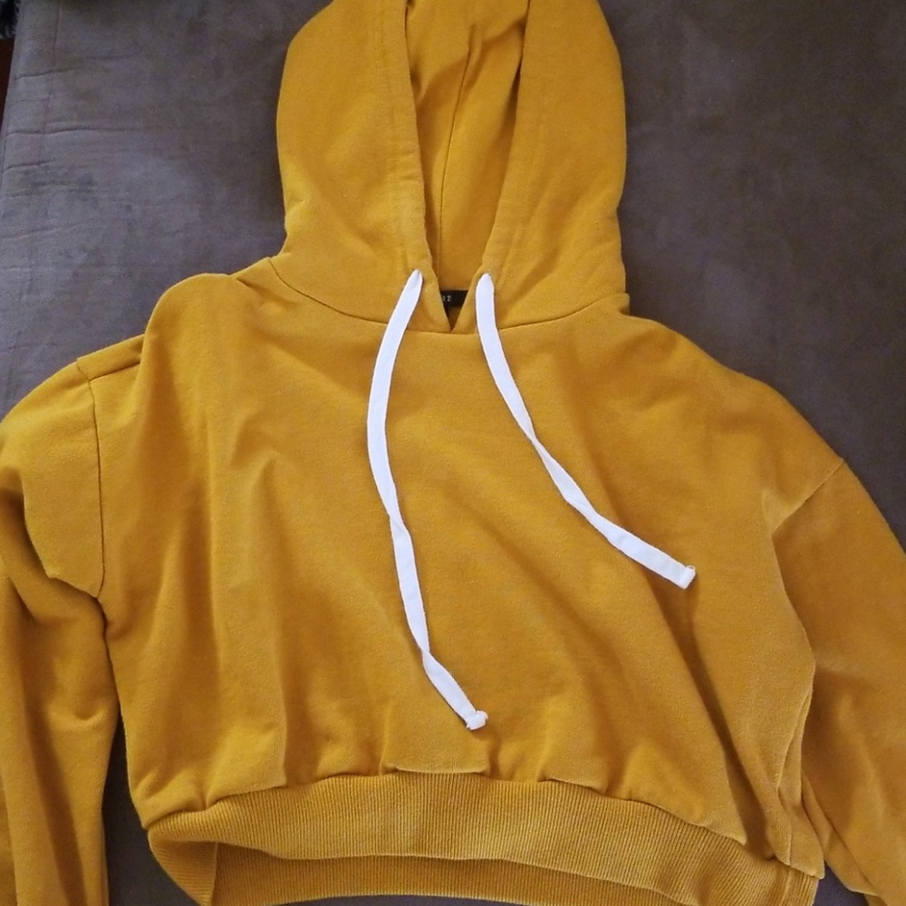 Cropped yellow hoodie